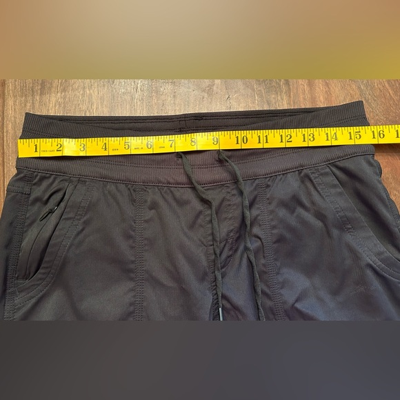 The North Face Women’s Capri Joggers Size Medium - Picture 4 of 12